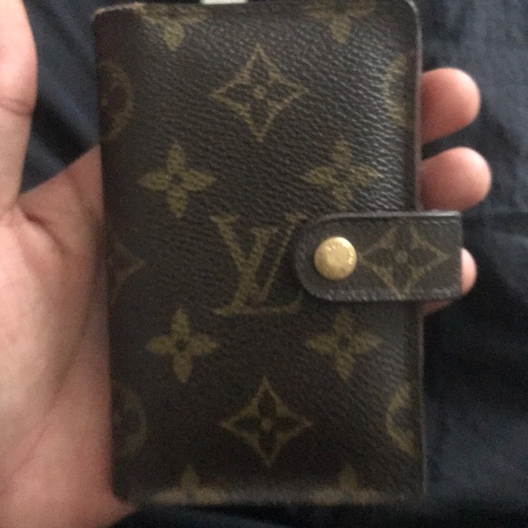 Louis Vuitton Wallet - Picture 2 of 4